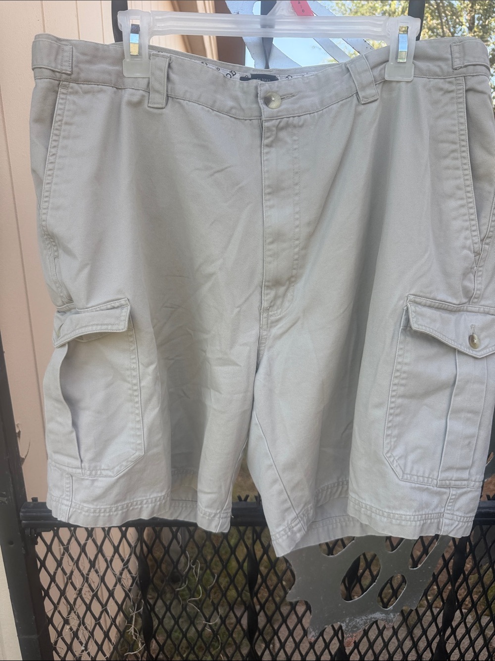 Izod Men's Cargo Shorts in Light Khaki